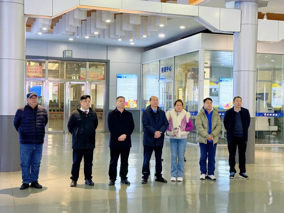 廣州數(shù)控設(shè)備董事長何敏佳帶隊蒞臨沂機參觀交流 廣州數(shù)控設(shè)備董事長何敏佳帶隊蒞臨沂機參觀交流